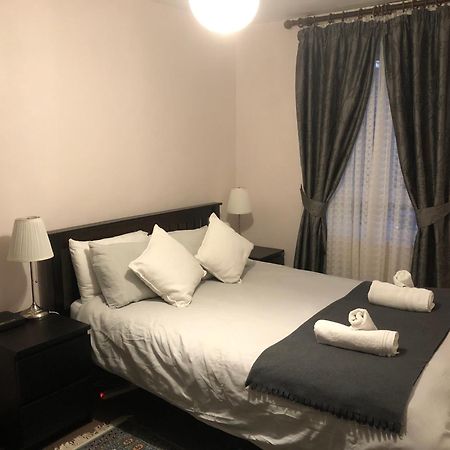 Lovely One Bed Apartment To Rent Londra Esterno foto